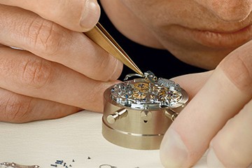 重庆劳力士手表有雾气维修